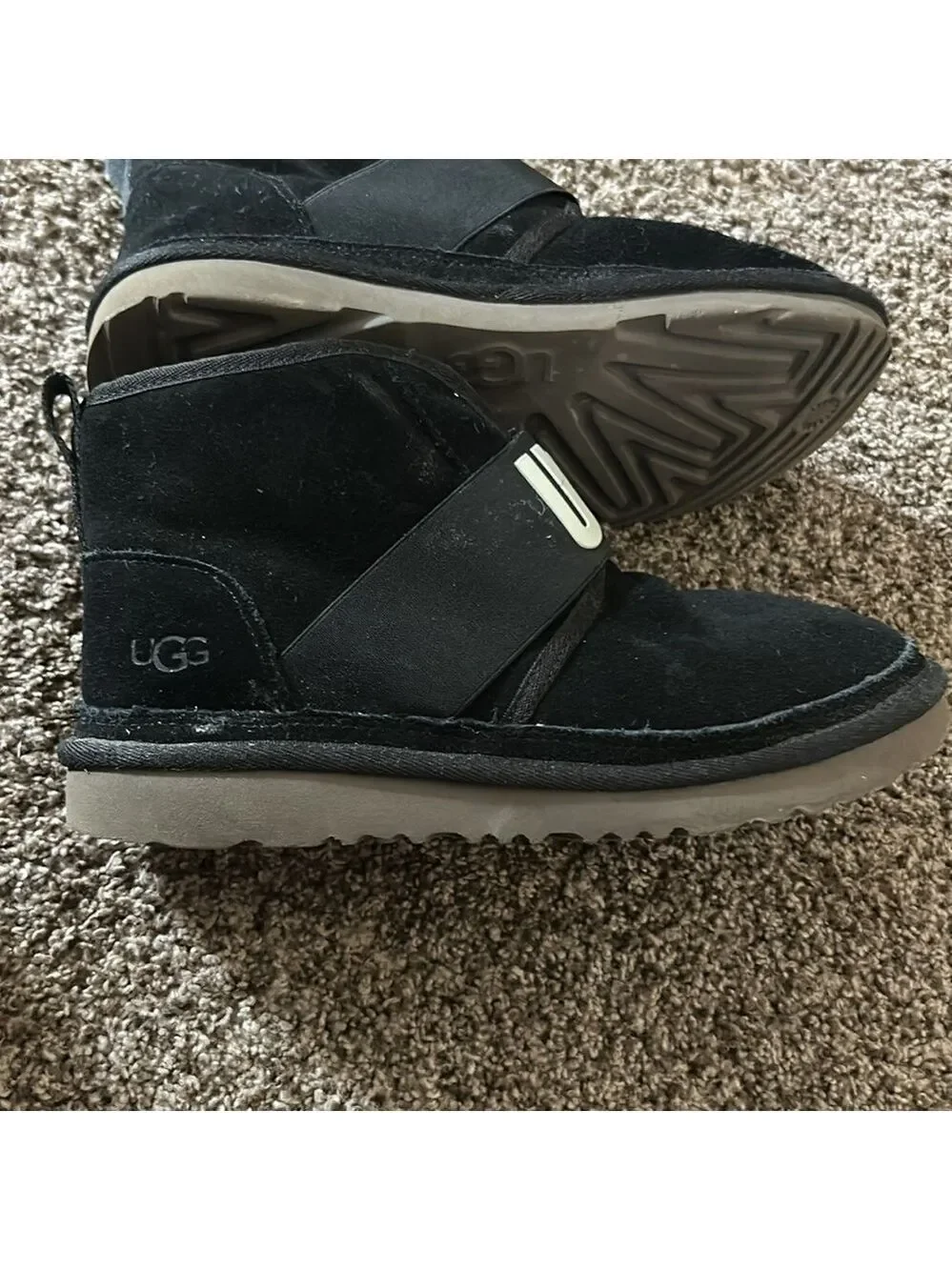 UGG Neumel II Graphic Kids Boots Black Suede Logo Strap Size 6 Youth